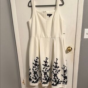 Donna Ricco White and Black Midi Dress